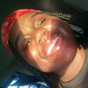 Meet your Posher, Aysia